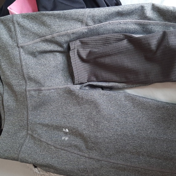 Workout clothing bundle! Under Armour, Lole, QueenieKe. Mostly small or XS - Picture 5 of 10